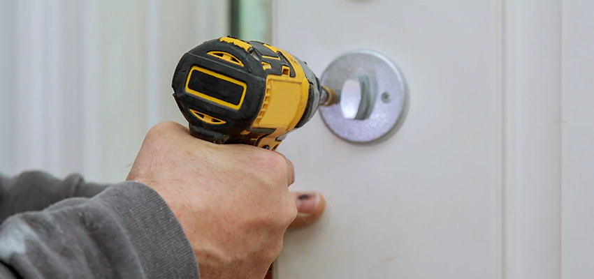 Street Locksmith For Smart Lock Repair in Bloomington